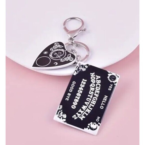 Ouija Board Planchette Silver Keyring Keychain Key Ring - Picture 1 of 4